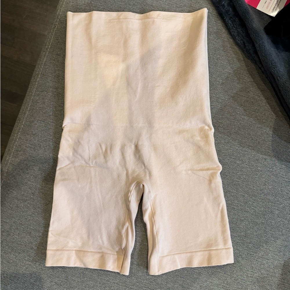 High-waisted shape wear shorts